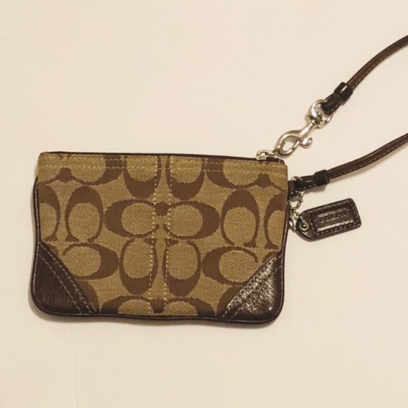Women's Real Authentic‎ Coach Wristlet - Picture 7 of 7